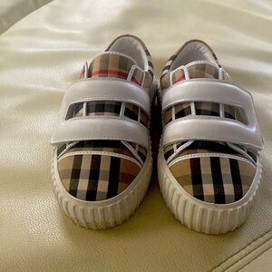 Burberry (AUTHENTIC )

Little Kid's & Kid's Mark Low-Top Check Sneakers